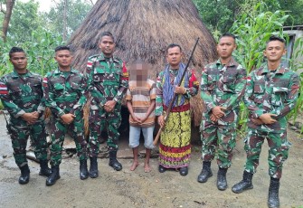  Pos Aplal Satgas Yonkav 6/Naga Karimata sukses mendapatkan satu pucuk senjata api jenis Flintlock yang secara sukarela diserahkan oleh warga berinisial SK bertempat di Desa Tasinifu, Kecamatan Mutis, Kabupaten TTU, Prov. NTT
