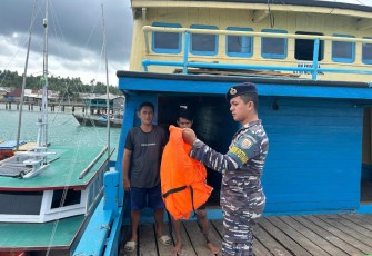Babinpotmar Lanal Ranai Imbau Nelayan Waspadai Cuaca Ekstrem di Laut Kabupaten Natuna 