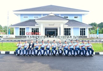  Panglima Komando Operasi Udara I Marsekal Muda TNI Mohammad Nurdin meresmikan Gedung Marsekal TNI Sukardi yang berada di Lanud Halim Perdanakusuma, Jakarta, Selasa (31-12-2024)