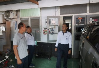  Komandan Lantamal VI (Danlantamal VI) Laksamana Pertama TNI Ivan Gatot Prijanto, S.E, M.Tr. Opsla., melaksanakan peninjauan Rumah dinas (Rumdis) TNI AL di jajaran Mako Lantamal VI, Selasa (09/01/2024)