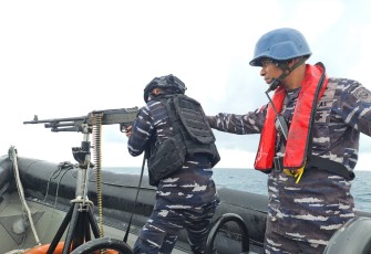 TNI AL Latihan Menembak di Perairan Pulau Petong Batam 