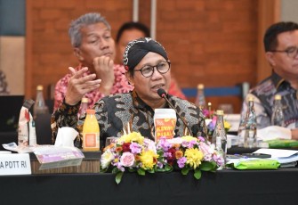 Mendes PDTT Abdul Halim Iskandar 