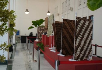 Pameran batik menyambut wisatawan selama Nataru di stasiun Yogyakarta