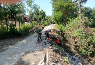 Gotong Royong Bangun Talud