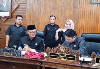 DPRD saat Gelar Rapat Paripurna Pengesahan APBD Kabupaten Kaur Tahun 2025