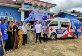 Ridhwan Ariffalah Rusli Bintang Serahkan Ambulance dan Sambut Kedatangan Ketua DPC Demokrat Aceh Timur