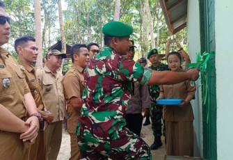 Dansatgas Yonzipur 5/ABW Resmikan Program RTLH di Daerah Perbatasan