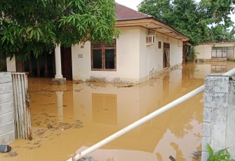 Salah satu rumah warga yang terendam banjir 