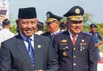 Sekda Provinsi Kepri Berfoto bersama Kepala Dinas Perhubungan Provinsi Kepri Junaidi