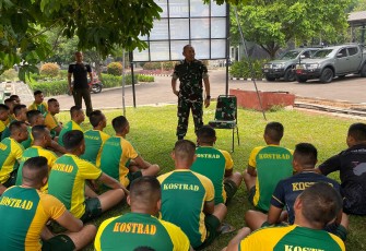 Wujud Kepedulian Danmenarmed 2/PY/2 Kostrad Kolonel Arm Siswo Budiarto kepada Prajurit Yonarmed 12 Kostrad di MA Gudpushubad Cijantung