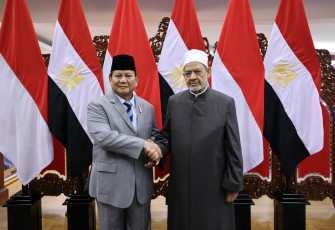 Menteri Pertahanan RI Prabowo Subianto saat menyambut kunjungan Grand Syekh Al Azhar, Prof. Ahmed Mohammed Ahmed Al-Thayeb, di Kantor Kementerian Pertahanan, Jakarta, pada Rabu (10/7/2024).