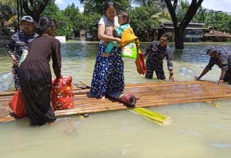 Lanal Semarang Terus Bantu Korban Banjir di Kabupaten Demak 