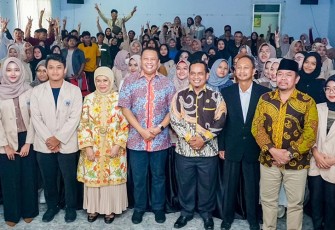 Bamsoet dalam Sosialisasi 4 Pilar MPR RI hari ke-6 dalam kunjungannya ke Dapil-7 Jawa Tengah bersama sivitas akademika Politeknik Banjarnegara, di Auditorium Politeknik Banjarnegara, Selasa (23/1/24).