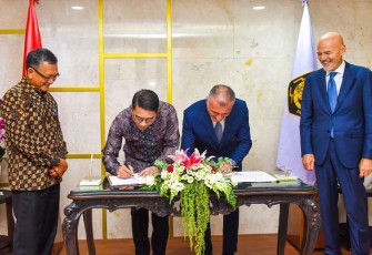 Penandatanganan Memorandum of Understanding (MoU) dilakukan oleh Sekretaris Jenderal Kementerian ESDM Dadan Kusdiana dan Chief Operating Officer (COO) Natural Resources ENI, Guido Brusco, di Gedung Chairul Saleh Kementerian ESDM.