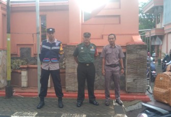 Razia knalpot brong yang dilakukan pihak sekolah dibantu Babinsa dan Bhabinkamtibmas