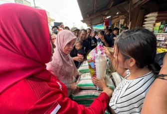 Atikoh Ganjar saat blusukan di pasar modern Tulang Bawang, Lampung, Kamis (11/1)