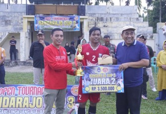 Anggota DPRD Pasbar Adriwilza Saksikan Laga Final Turnamen Bandarejo CUP III Antara Tim Sungai Talang VS Tim Sipirok 