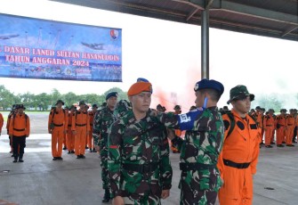 Danlanud Sultan Hasanuddin Marsma TNI Bonang Bayuaji G, saat membuka latihan survival dasar, Kamis (18/1)
