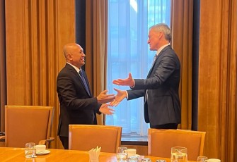 MenkopUKM Teten Masduki saat bertemu Menteri Ekonomi Belanda Sandor Gaastra di Den Haag Belanda, Kamis (25/1)