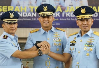 Pangkoopsud I Marsda TNI Mohammad Nurdin bersama Komandan Kosek I Kolonel Pnb Toto Ginanto usai Sertijab di Jakarta, Jum'at (26/1)