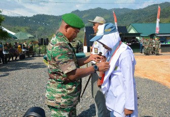 Danrem 023/KS Kolonel Inf Lukman Hakim saat membuka Latihan Penguatan Bela Negara Bagi Generasi Muda di Panamboman Kota Sibolga, Jum'at (26/1)