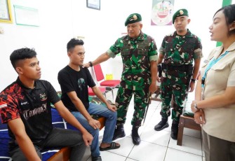 Pangkostrad Mayjen TNI Muhammad Saleh Mustafa memberikan motivasi prajurit Yonif 411/Pandawa, Kota Salatiga, Senin (29/1)