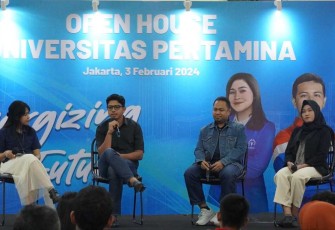 Dokumentasi: Sesi Talkshow mengenai persiapan mengukir masa depan di dunia kerja bersama Fadli Rahman, Harry Kuswanto dan Jihan Rhodiya