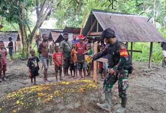 Prosesi pemakaman warga perbatasan 
