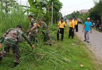 Pembersihan lingkungan di wilayah desa binaan 