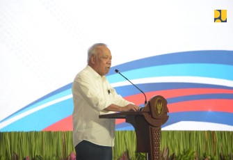 Menteri PUPR Basuki Hadimuljono saat menyampaikan sambutan dalam kerjasama Kementerian PUPR dengan PT Gudang Garam Tbk dalam pembangunan jalan tol ruas Kediri - Tulungagung di Jakarta, Selasa (27/2)