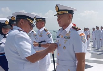Dansatlinlamil Surabaya Kolonel Laut (P) Yulis Andreas Lorentius saat Sertijab komandan KRI, Jum'at (1/3)