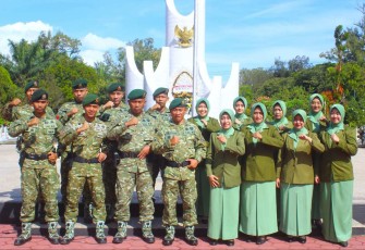 Menarmed 2 Kostrad Ziarah Rombongan di TMP Untung Suropati Malang, Senin (4/3)