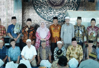 Menyambut bulan ramadan dan dalam rangka HUT Kota Bengkulu ke-305. Kamis (7/2), bertempat di Masjid Agung At-Taqwa, Basnas Kota Bengkulu menyerahkan bantuan paket sembako sebanyak 1020