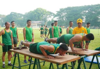 Prajurit Yonarmed 11 Kostrad mengikuti tes garjas, Kamis (7/3)