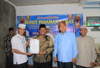Wakil Ketua DPRD Pasbar Bersama Tim 1 Safari Ramadan Bantu Masjid Batu Durian Tibarau Kinali