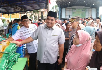 Bupati Bintan Roby Kurniawan Tinjau Langsung Gerakan Pangan Murah 