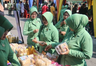 Bazar Serentak TNI di Makorem 081/Dsj