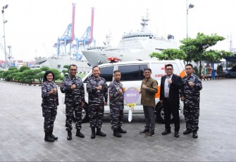 Kolinlamil menerima hibah ambulance 
