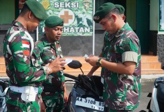 Pemeriksaan kendaraan prajurit Yonarmed 11 Kostrad 
