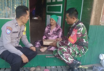 Sambangi warga binaan berikan takjil