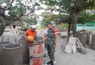 Komsos Babinsa bersama warga binaannya