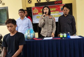 Kapolsek Pedurungan Kompol Dina Novitasari saat memberikan keterangan pers, Selasa (16/4)