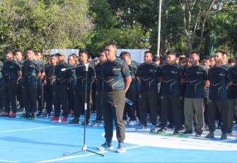 Dandim 1001/HSU-BLG Letkol Kav Gunantyo Ady Wiryawan saat pimpin apel bersama secara vicon jajaran Kodam VI/Mulawarman, Sabtu (20/4)