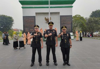 Lapas Cilegon ziarah dan tabur bunga di TMP Ciceri Serang, Kamis (25/4)
