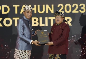 Walikota Blitar Santoso Terima Penghargaan Opini WTP dari BPK RI untuk Kota Blitar yang ke- 14 Kalinya.