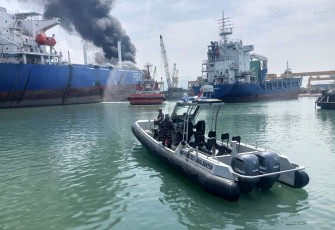 Prajurit Lanal Banten bantu padamkan kebakaran kapal