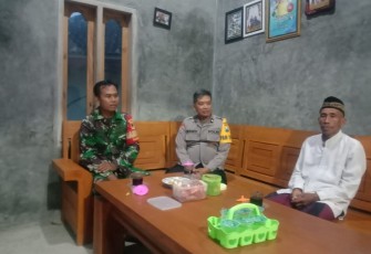 Komsos Babinsa bersama warga binaannya