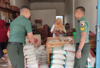 Pengecekan harga sembako di wilayah desa binaan 