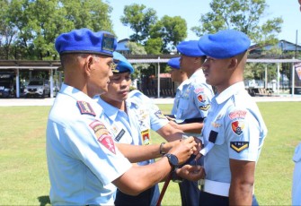 Kolonel Pas RH Aritonang saat menutup pendidikan