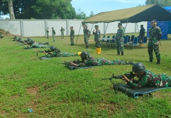 Latihan menembak prajurit Satlinlamil 3 Makassar 